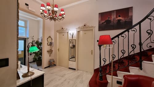 Charly Hotel, Reception