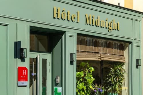 Midnight Hôtel Paris, Front of property