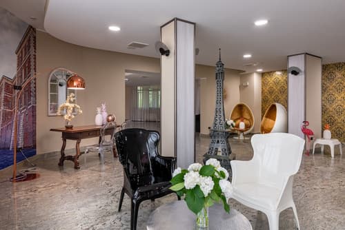 Rivoli Hotel, Lobby sitting area