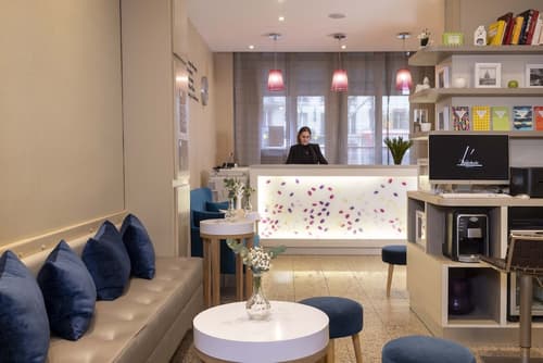 Hotel L'Interlude, Reception