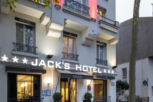 Jack's Hotel, Front of property