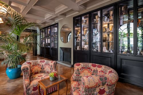 Hotel Locarno, Lobby sitting area