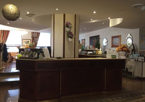 Hotel Bristol, Reception
