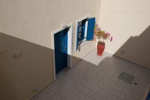 Irigeneia Hotel, Interior entrance