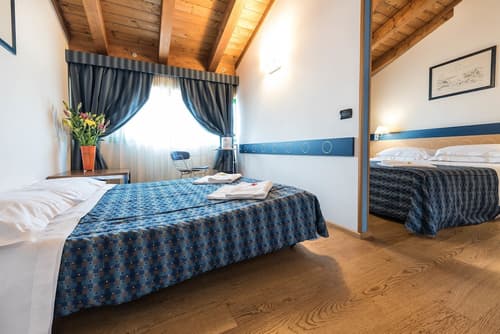 West Point Airport Hotel, Room