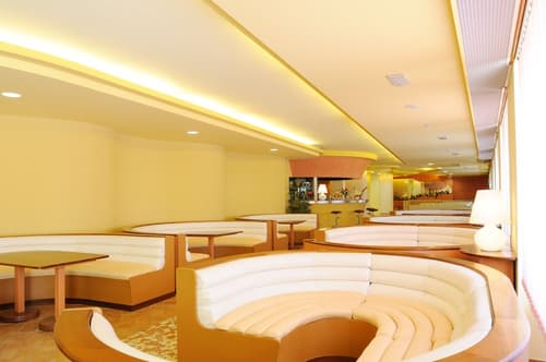 Hotel Oasis, Lobby sitting area