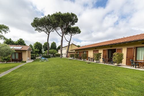 Villa Rosy, Exterior