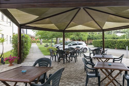 Villa Rosy, Exterior