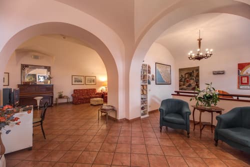 Hotel Corona, Lobby sitting area