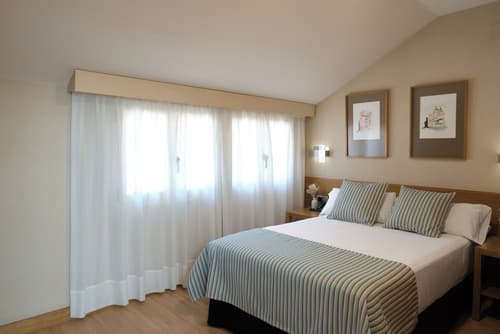 Windsor Puerta del Sol, Primary image