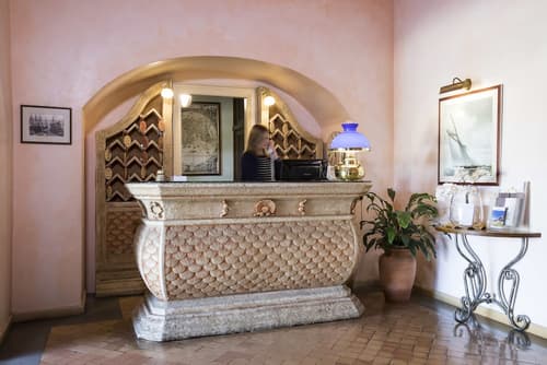 Hotel Poseidonia, Reception