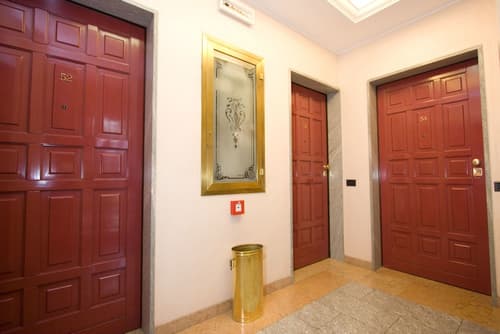 Residence de la Gare, Interior entrance
