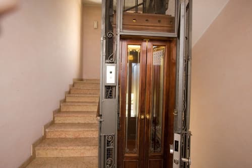 Residence de la Gare, Interior entrance