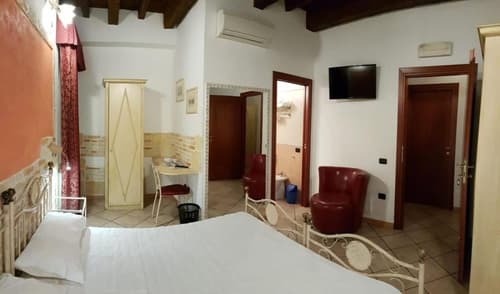 Sardinia Domus, Room