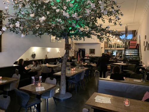 Amadeus Hotel, Restaurant