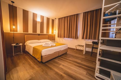 Hotel Continental, Room