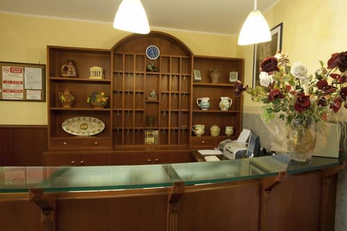 Hotel Columbia, Reception