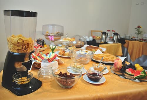 Hotel Columbia, Breakfast buffet