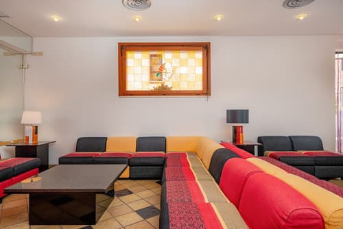 Marinaro, Lobby sitting area