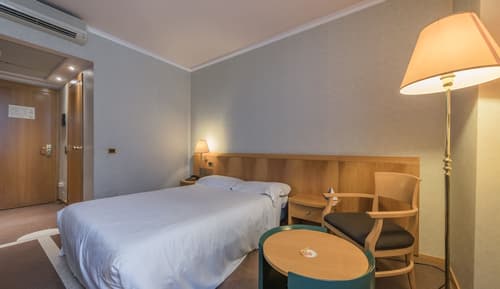 Caesar's Hotel, Room