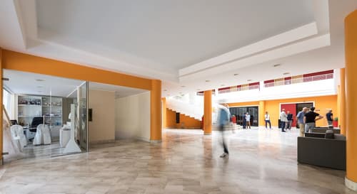 Caesar's Hotel, Interior entrance