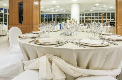 Caesar's Hotel, Dining