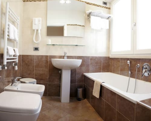 Hotel Sorriso, Bathroom