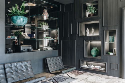 Hotel Continental, Primary image