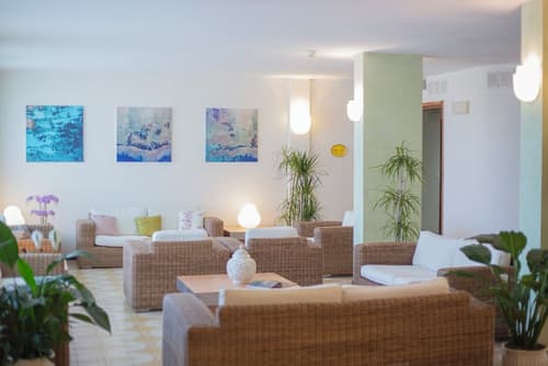 Hotel Fabricia, Reception