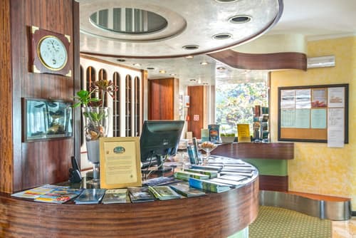 Hotel Fabricia, Reception