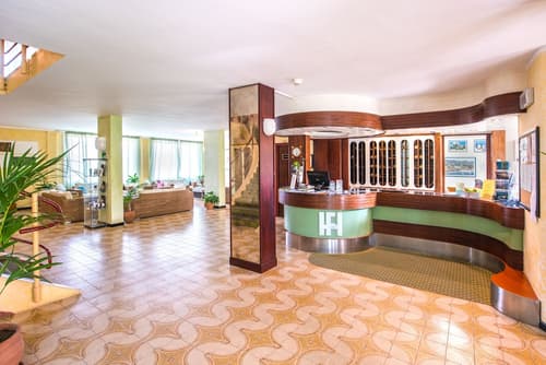 Hotel Fabricia, Reception