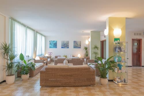 Hotel Fabricia, Reception