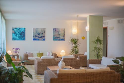 Hotel Fabricia, Reception