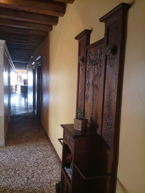 Locanda Ai Santi Apostoli, Interior entrance