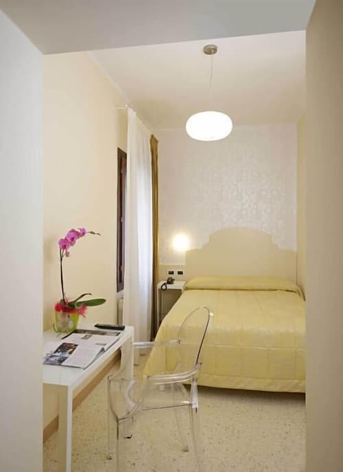 Hotel Adriatico, Room