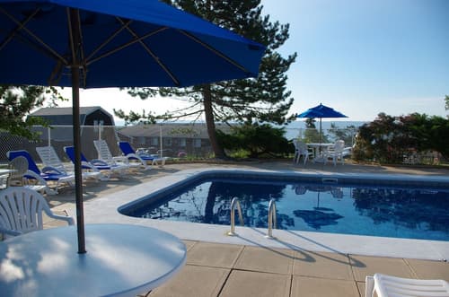 Silver Dart Lodge, Outdoor pool