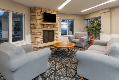 Super 8 by Wyndham Traverse City, Lobby