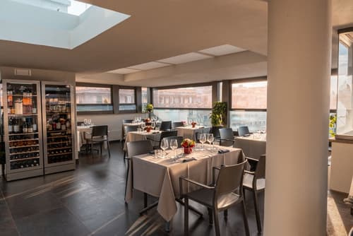 Twentyone Hotel, Restaurant