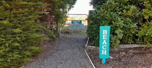 Alpine View Motel, Beach