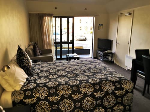 Cable Court Motel, Room