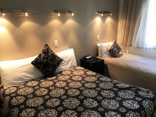 Cable Court Motel, Room