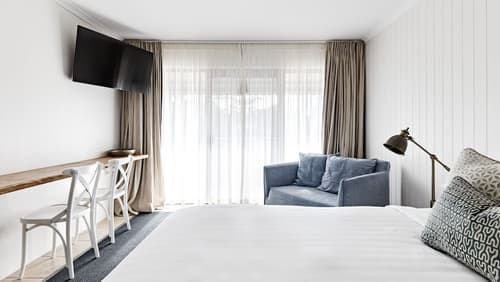 The Lord Byron, Room