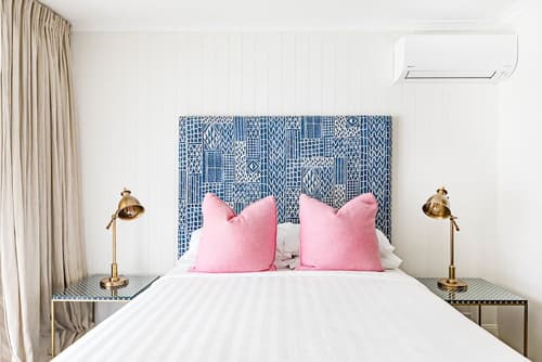 The Lord Byron, Room