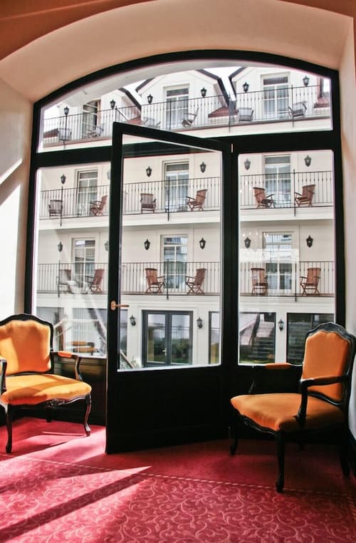 Hotel Angelis, Interior entrance