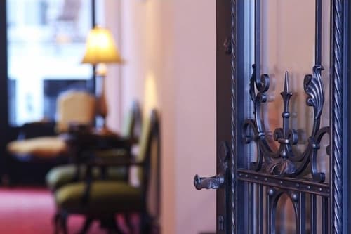 Hotel Angelis, Interior entrance