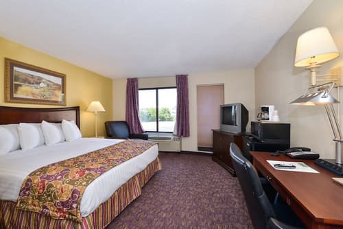Lamplighter Inn & Suites - South, Room
