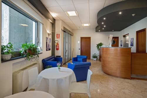 Medea, Lobby sitting area