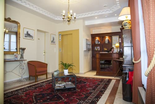 Hôtel du Manoir, Reception