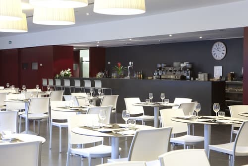 Hotel Món Sant Benet, Restaurant