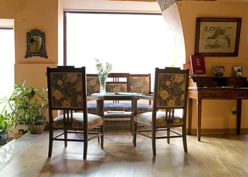 Don Carlos Cáceres, Check-in/check-out kiosk